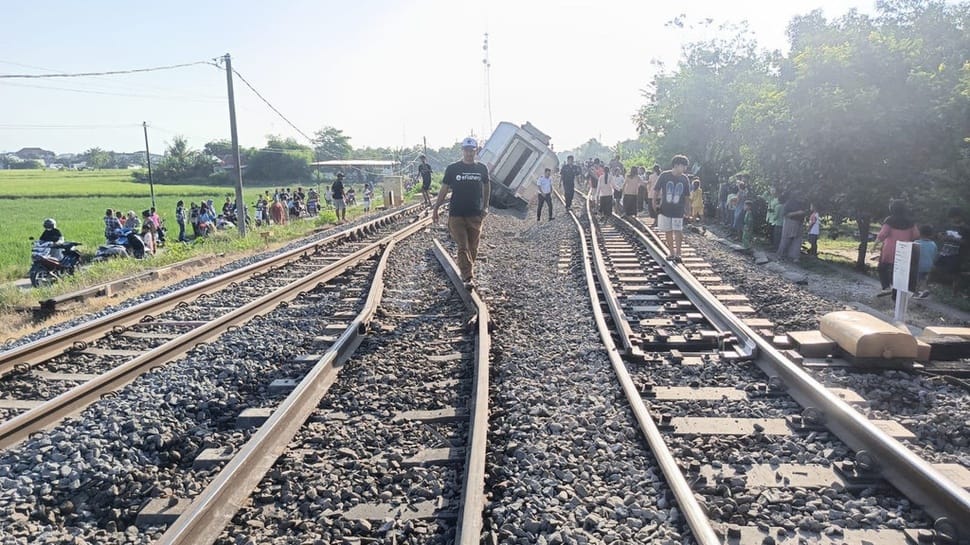 KA Argo Bromo Anggrek Anjlok di Stasiun Pegadenbaru Subang