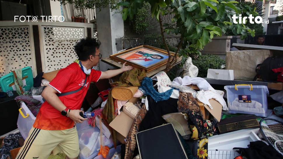 2025/08/31/foto-tirto-web--momen-penjarahan-di-rumah-sahroni-hingga-eko-patrio--3_ratio-16x9.jpg