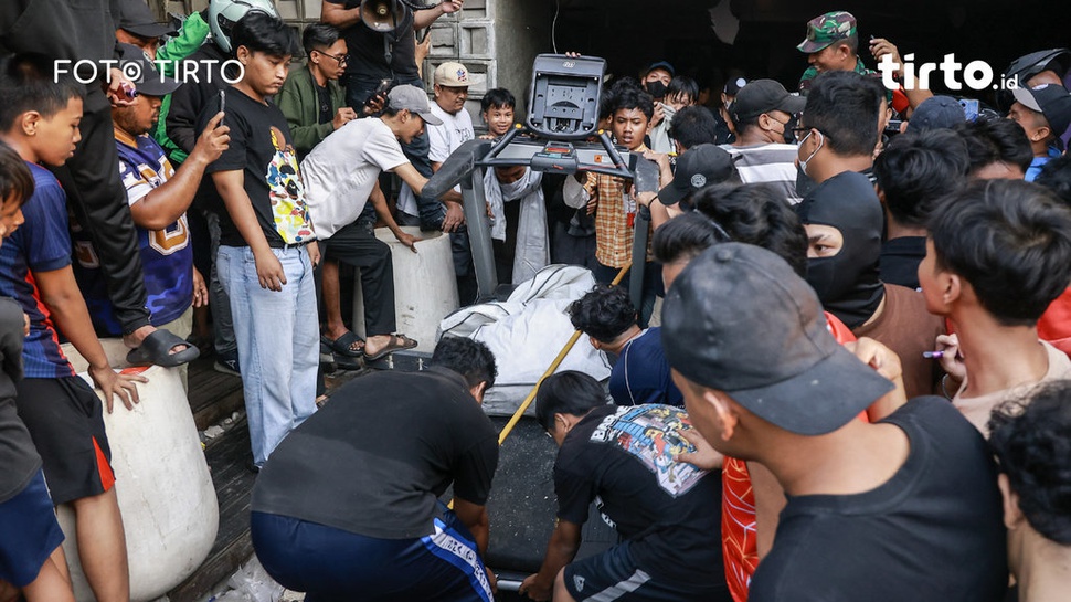 2025/08/31/foto-tirto-web--momen-penjarahan-di-rumah-sahroni-hingga-eko-patrio--6_ratio-16x9.jpg