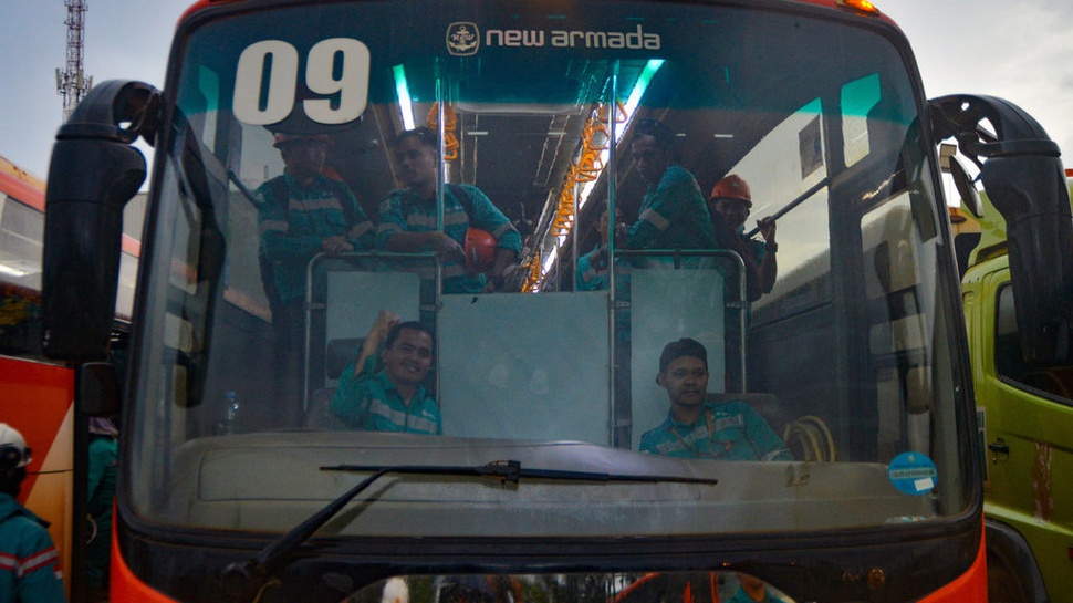 2025/11/18/transformasi-desa-terpencil-di-pulau-obi-07.jpg