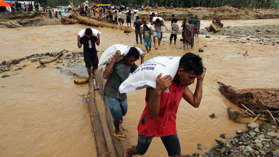 2025/12/02/antarafoto-penyaluran-bantuan-korban-banjir-bandang-1764607849.jpg
