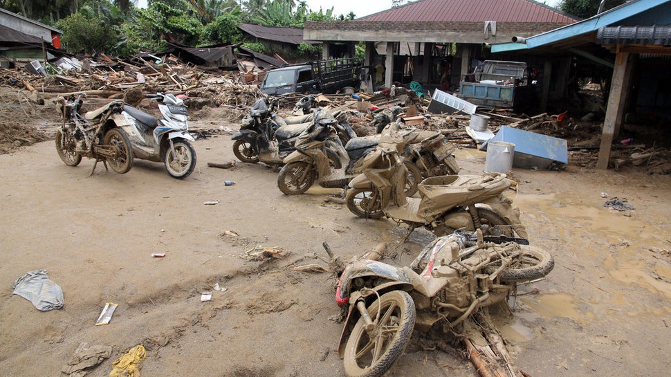 2025/12/03/antarafoto-dampak-banjir-bandang-di-tapanuli-selatan-1764725691_7420.jpg