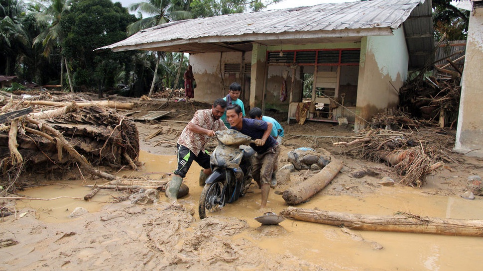 2025/12/03/antarafoto-dampak-banjir-bandang-di-tapanuli-selatan-1764727167_7424.jpg