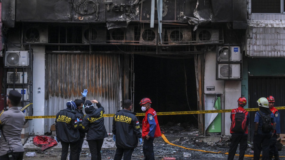 2025/12/09/antarafoto-kebakaran-gedung-perusahaan-penyedia-pesawat-nirawak-1765284467.jpg
