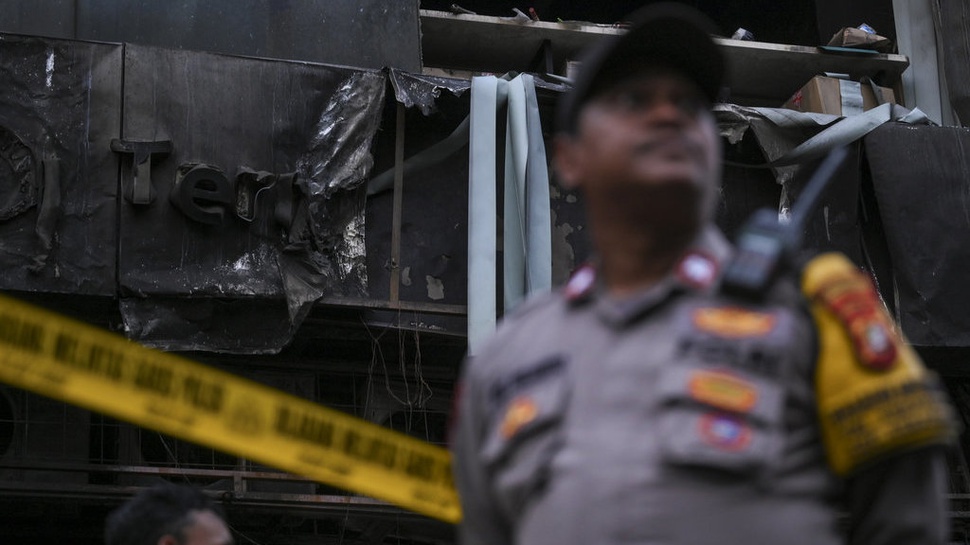 2025/12/09/antarafoto-kebakaran-gedung-perusahaan-penyedia-pesawat-nirawak-1765284472.jpg
