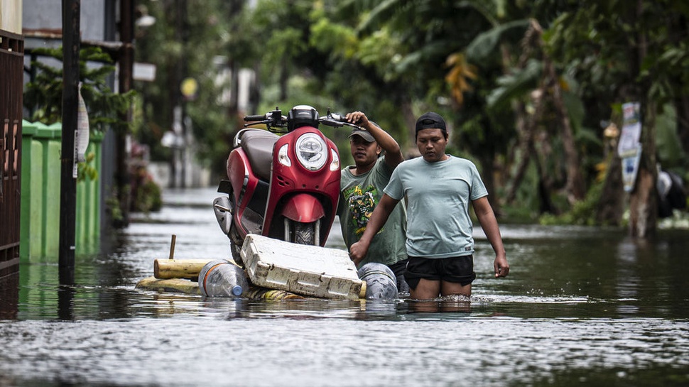 2026/01/24/antarafoto-evakuasi-barang-berharga-saat-banjir-di-kudus-1769220140_9129.jpg