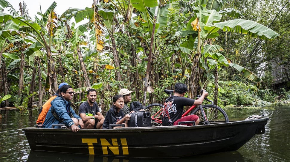 2026/01/24/antarafoto-evakuasi-warga-terdampak-banjir-di-kudus-1769220135_9131.jpg