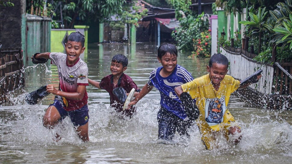 2026/01/24/antarafoto-hari-kelima-banjir-di-karawang-1769220118_9137.jpg