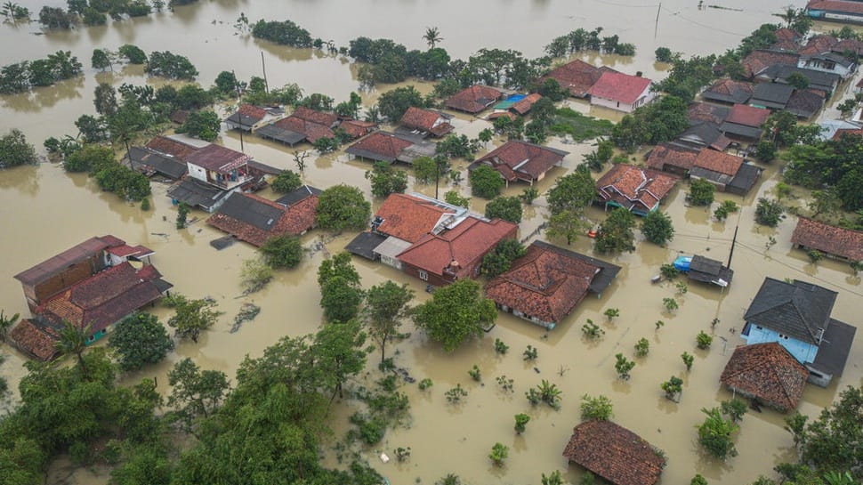 2026/01/24/antarafoto-hari-kelima-banjir-di-karawang-1769220221_9141.jpg