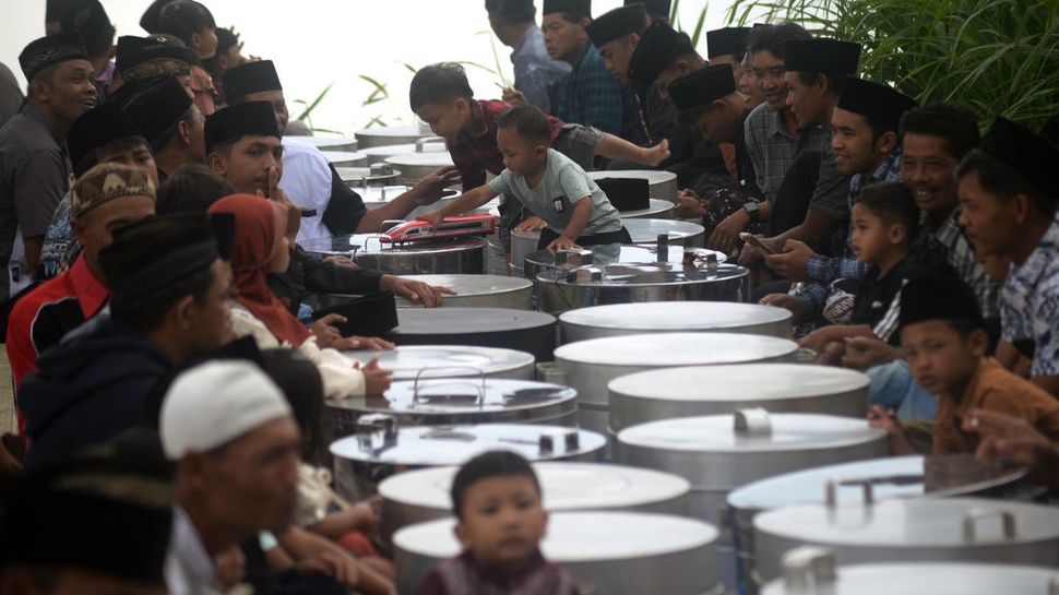 2026/02/09/antarafoto-kebersamaan-umat-dalam-tradisi-sadranan-di-merbabu-1770614966_9753.jpg