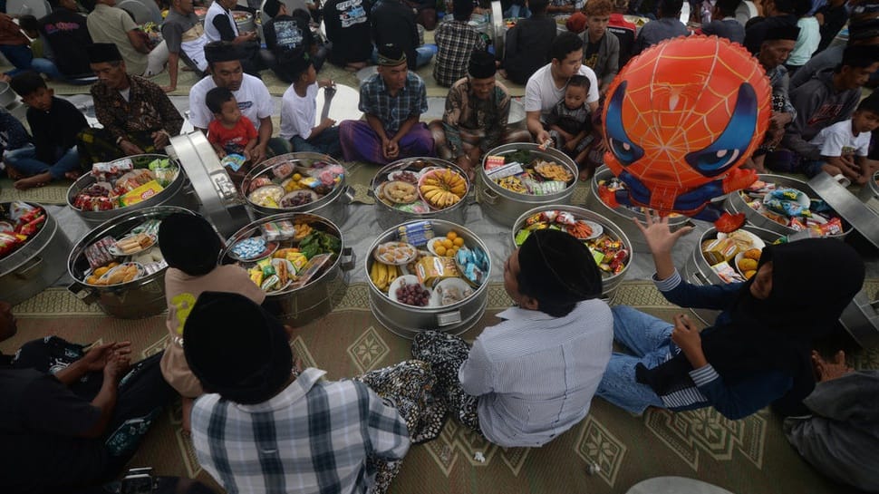 2026/02/09/antarafoto-kebersamaan-umat-dalam-tradisi-sadranan-di-merbabu-1770614971_9754.jpg