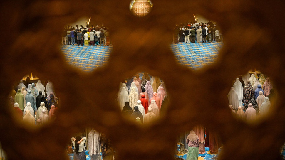 2026/02/19/antarafoto-shalat-tarawih-perdana-di-masjid-raya-al-jabbar-bandung-1771464184_10029.jpg