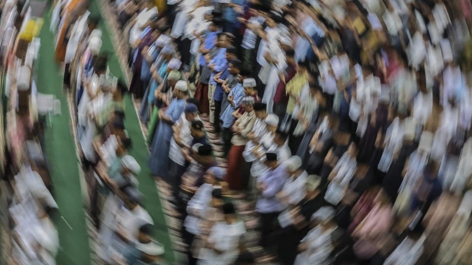 2026/03/17/antarafoto-shalat-tarawih-pertama-di-ternate-1773712200_10829.jpg