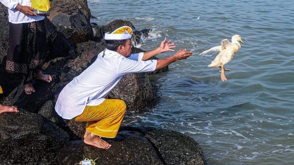 2026/03/17/antarafoto-upacara-melasti-jelang-nyepi-di-pantai-marina-semarang-1773711556_10821.jpg