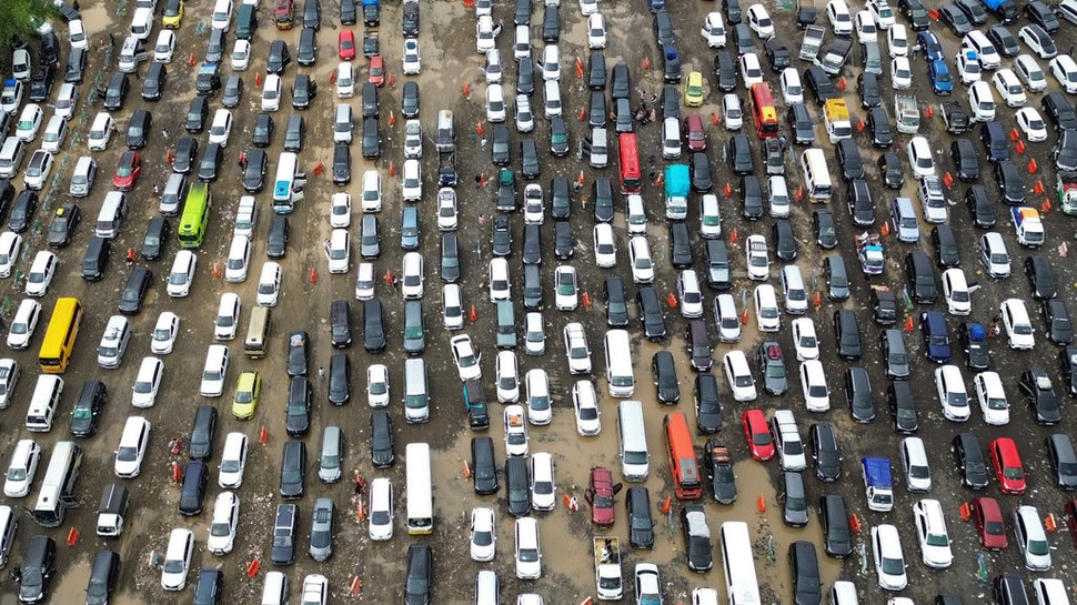 2026/03/27/antarafoto-kepadatan-di-kantong-parkir-terminal-kargo-pelabuhan-gilimanuk-1774575264-copy_11034.jpg