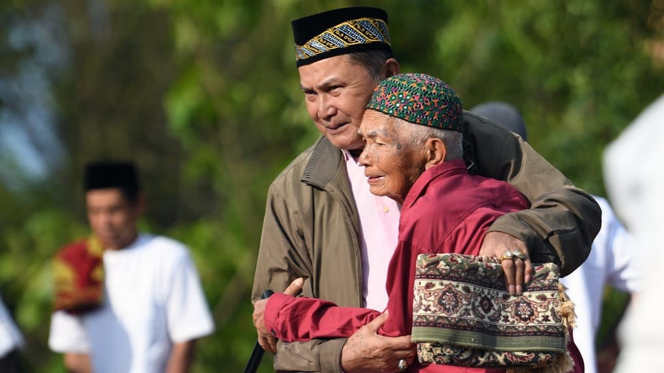 2026/03/27/antarafoto-silaturahmi-lebaran-warga-terdampak-bencana-di-agam-1774575250_11038.jpg