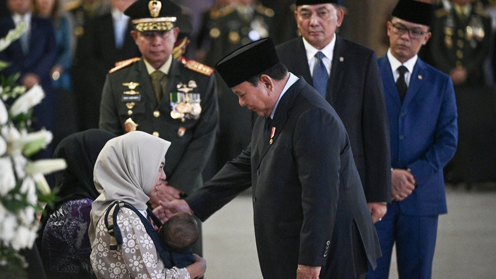 2026/04/04/antarafoto-presiden-hadiri-penghormatan-jenazah-pasukan-perdamaian-unifil-1775311809-1.jpg