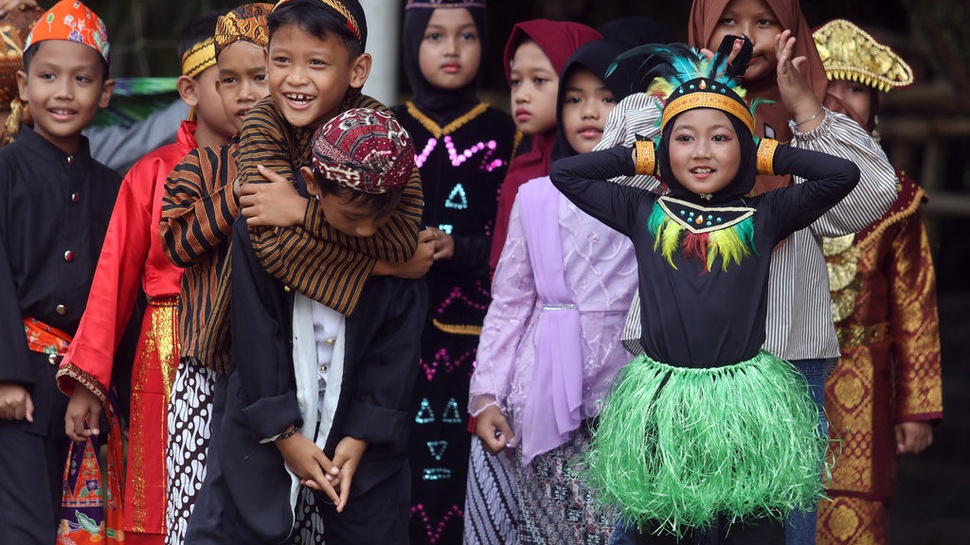 2026/04/21/antarafoto-pergelaran-busana-tradisional-sambut-hari-kartini-1776741225_11703.jpg
