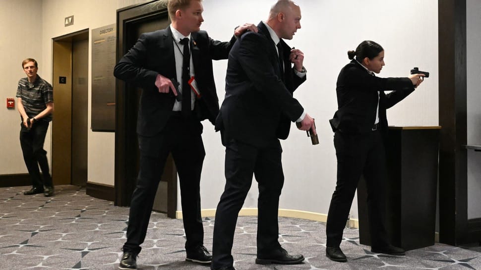2026/04/27/afp__20260426__a8yw84h__v4__highres__whitehousecorrespondentsassociationdinner_11840.jpg