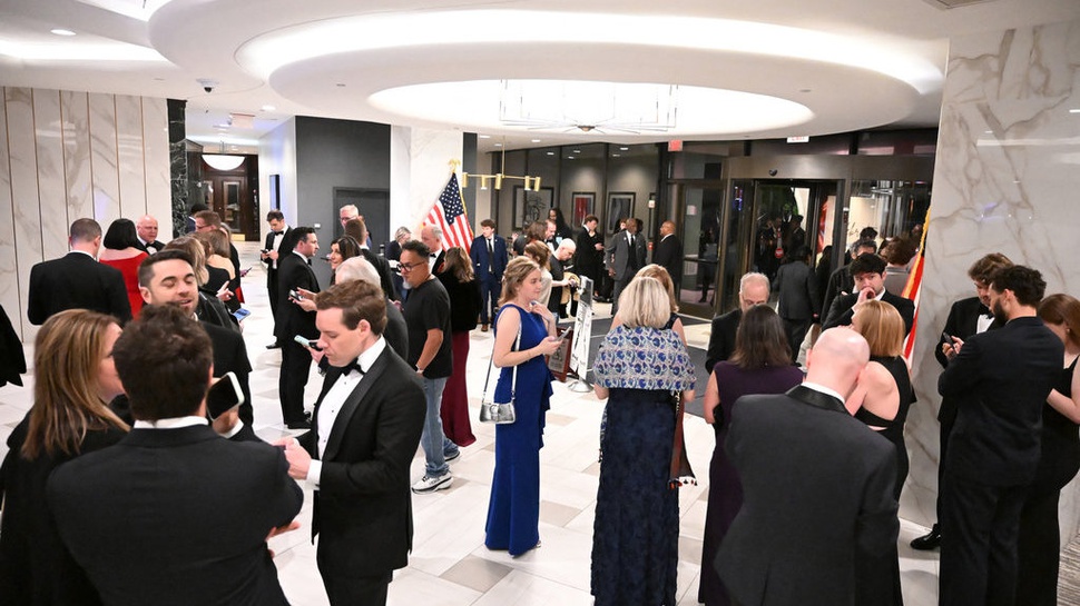 2026/04/27/afp__20260426__a8yw9kw__v1__highres__whitehousecorrespondentsassociationdinner_11836.jpg