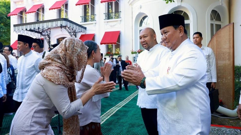2026/05/27/prabowo-salat-iduladha-di-paris_07.jpg