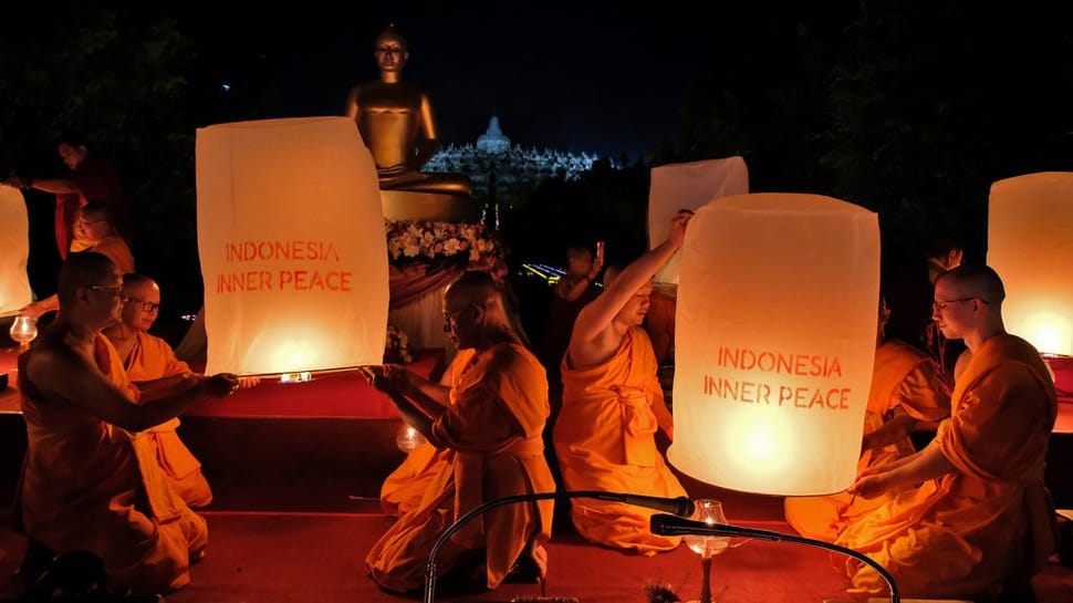 2026/06/01/antarafoto-penerbangan-lampion-waisak-di-borobudur-1780284236-1.jpg