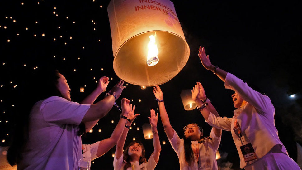 2026/06/01/antarafoto-penerbangan-lampion-waisak-di-borobudur-1780284337.jpg
