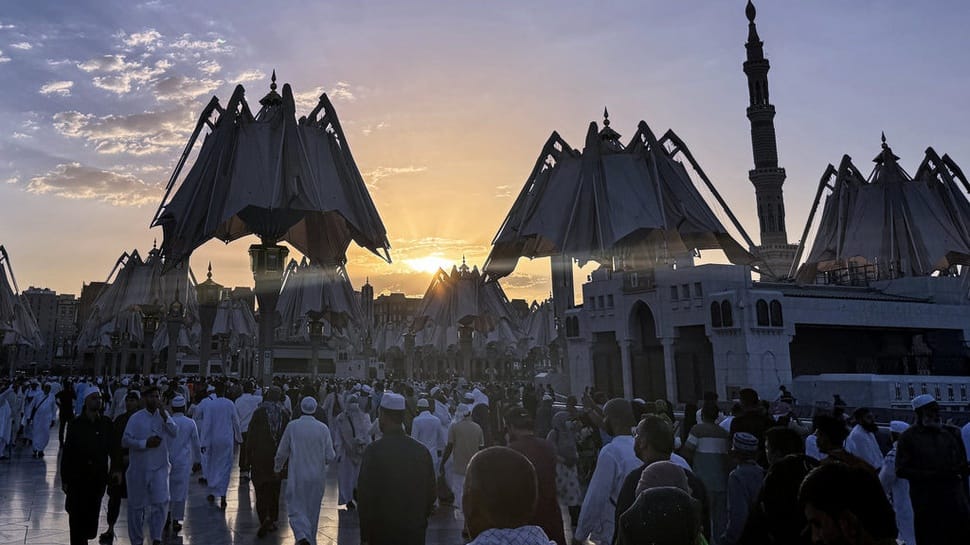 2026/06/13/antarafoto-masjid-nabawi-di-madinah-1781330886_13386.jpg