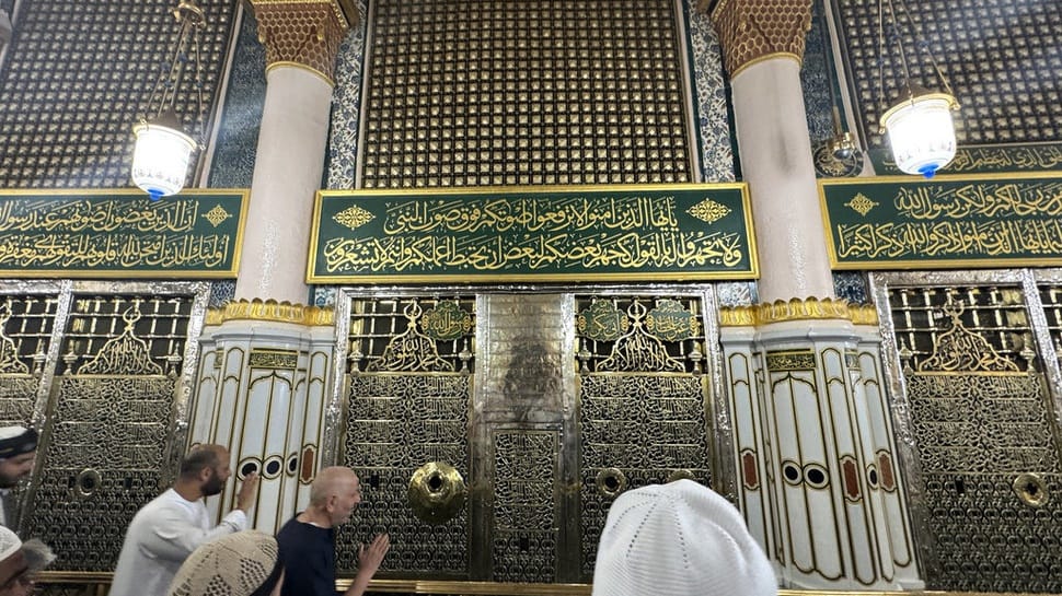 2026/06/13/antarafoto-ziarah-makam-rasulullah-saw-1781330895_13390.jpg