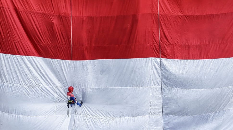 2026/08/17/antarafoto-pengibaran-bendera-merah-putih-raksasa-di-tebing-hawu-1786951307_15263.jpg