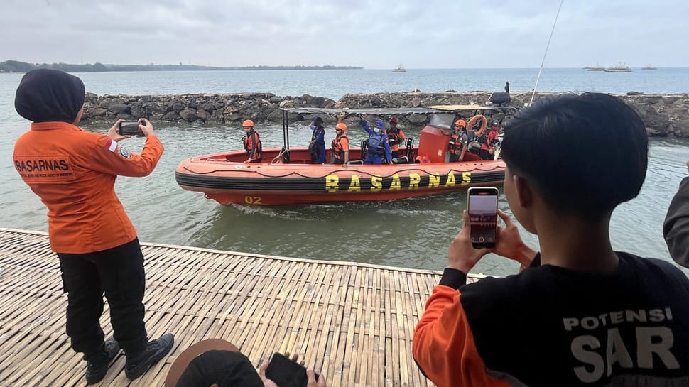 2026/09/09/antarafoto-hari-kedua-operasi-sar-jurnalis-hilang-kontak-di-selat-sunda-1788930015.jpg