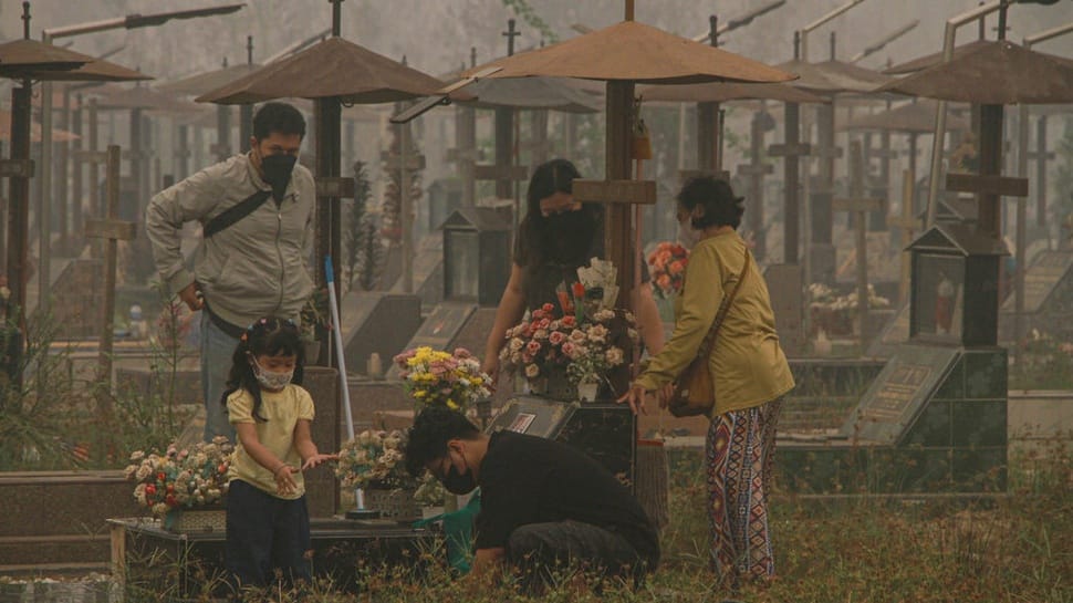 2026/10/14/antarafoto-kabut-asap-dampak-karhutla-masih-menyelimuti-palangka-raya-1791946828.jpg