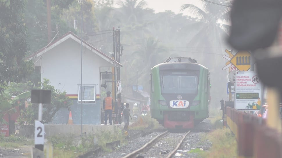 2026/10/14/antarafoto-kabut-asap-kembali-melanda-kota-padang-1791946083_16833.jpg