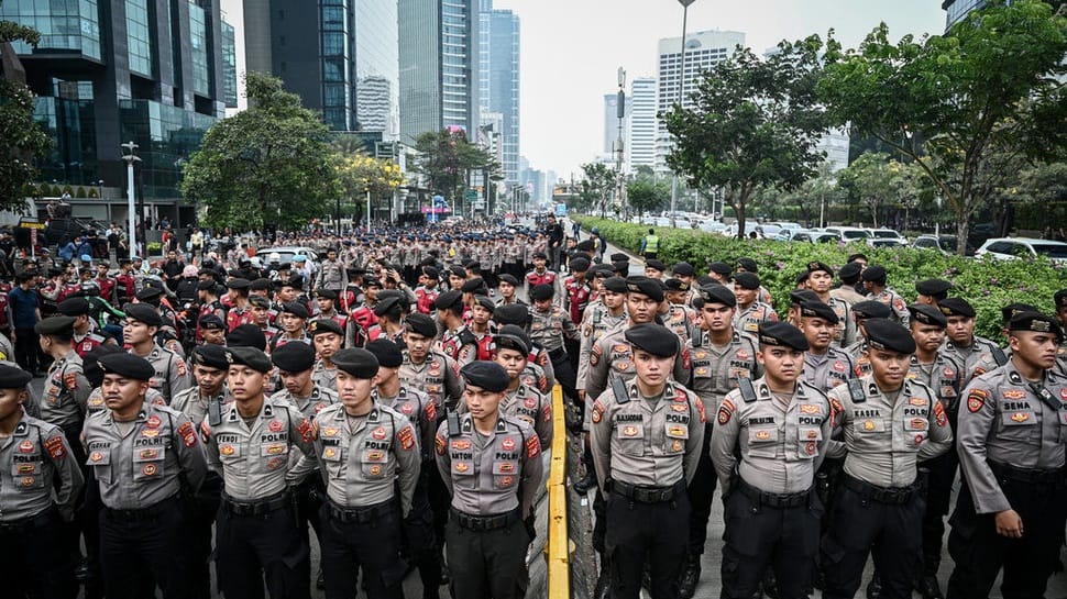 2026/10/28/antarafoto-pengamanan-unjuk-rasa-mahasiswa-di-jakarta-1793198437.jpg