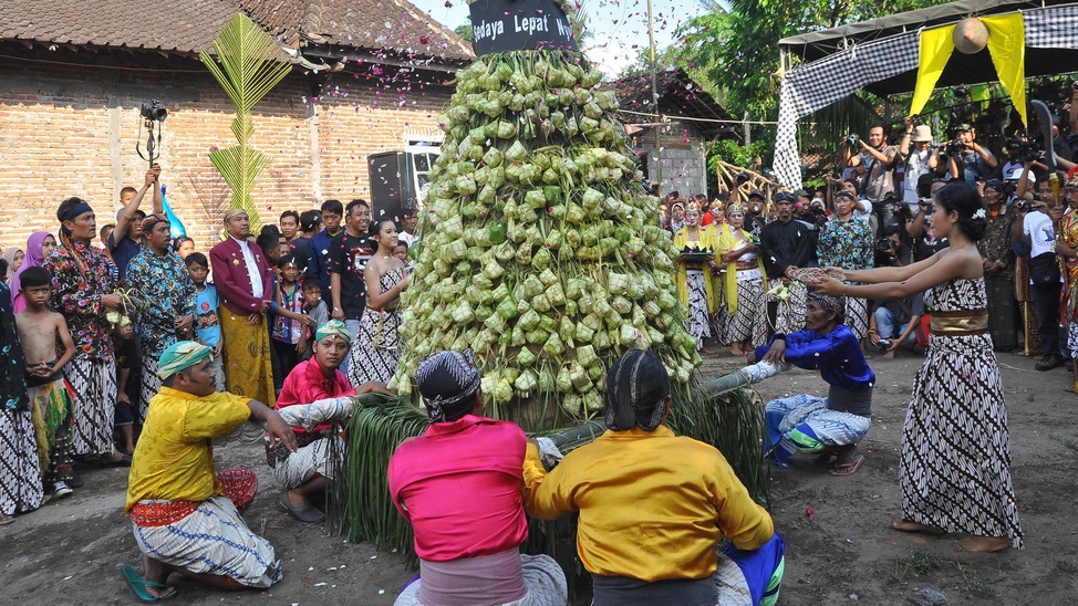 Tradisi Lebaran Unik di Indonesia - Tirto.ID
