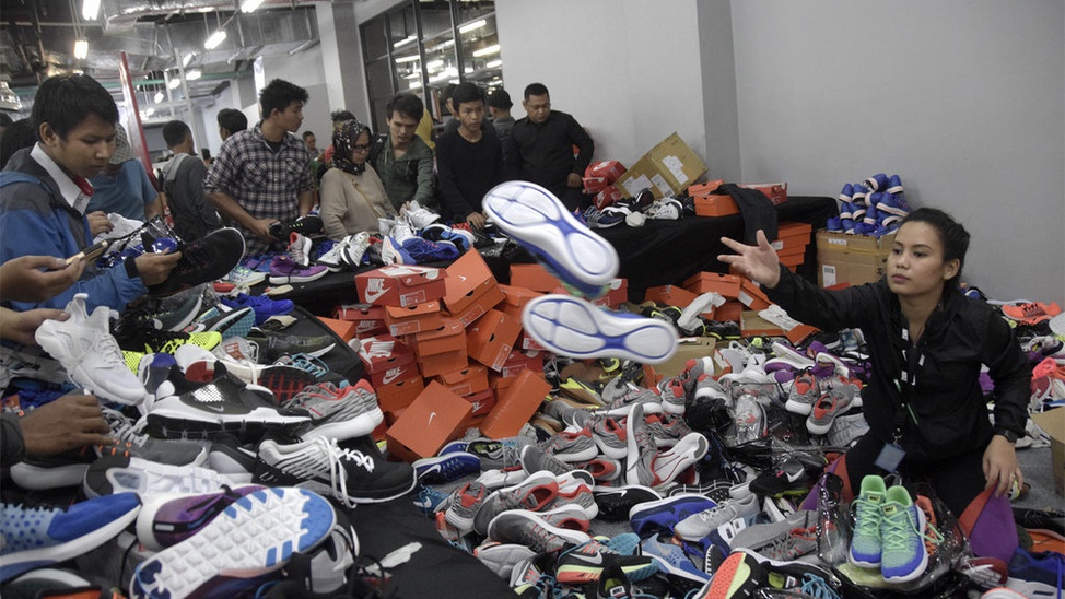 Memburu Diskon Sepatu Nike - Foto Tirto.ID