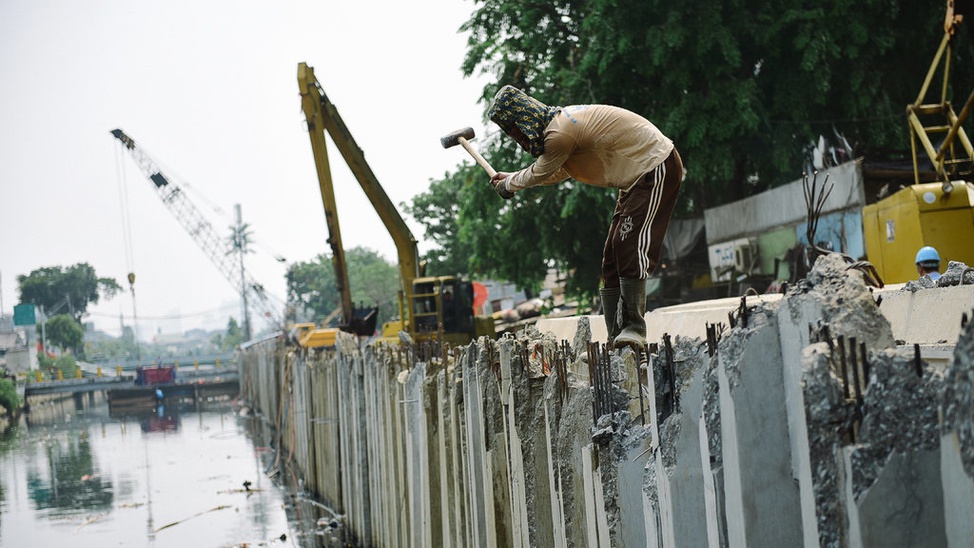 Pemasangan Turap Kali Sentiong