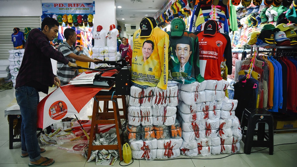 Penjualan Atribut Kampanye Meningkat 50 Persen - Foto Tirto.ID