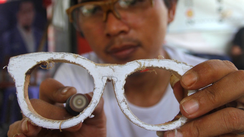 Produksi Kacamata dari Limbah Kayu Tirto ID