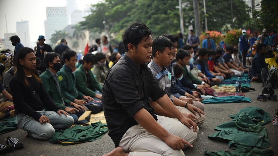 Ratusan Mahasiswa Demo Tolak Omnibus Law