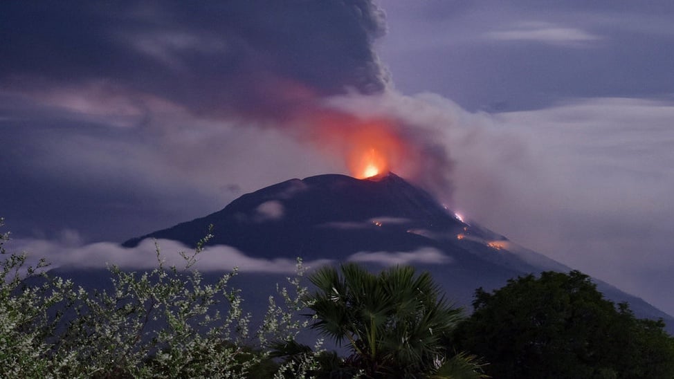 Erupsi Gunung Semeru Dan Ile Lewotolok