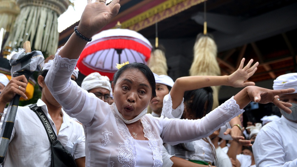 Tradisi Ngerebong Di Bali