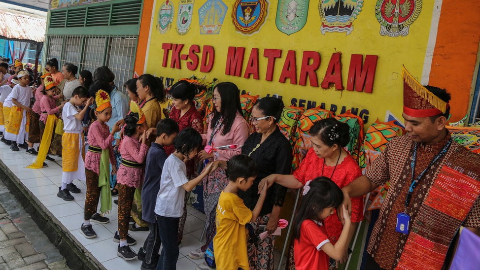 Peringatan Hari Guru Nasional Di Berbagai Daerah