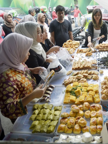 Banjir Makanan Di Kala Puasa