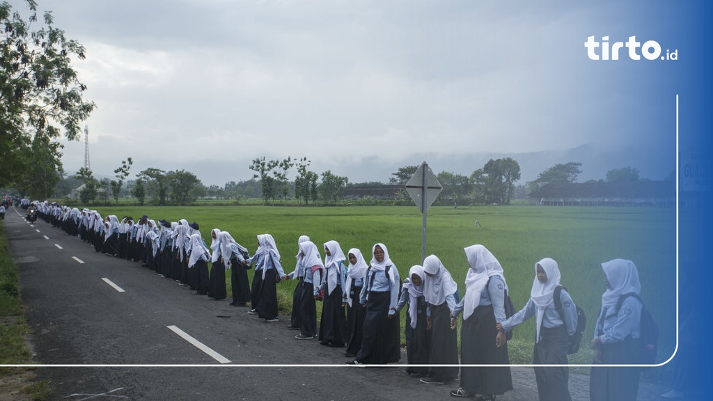 Kemenag Kaji Dampak Pembatalan Skb Seragam Sekolah