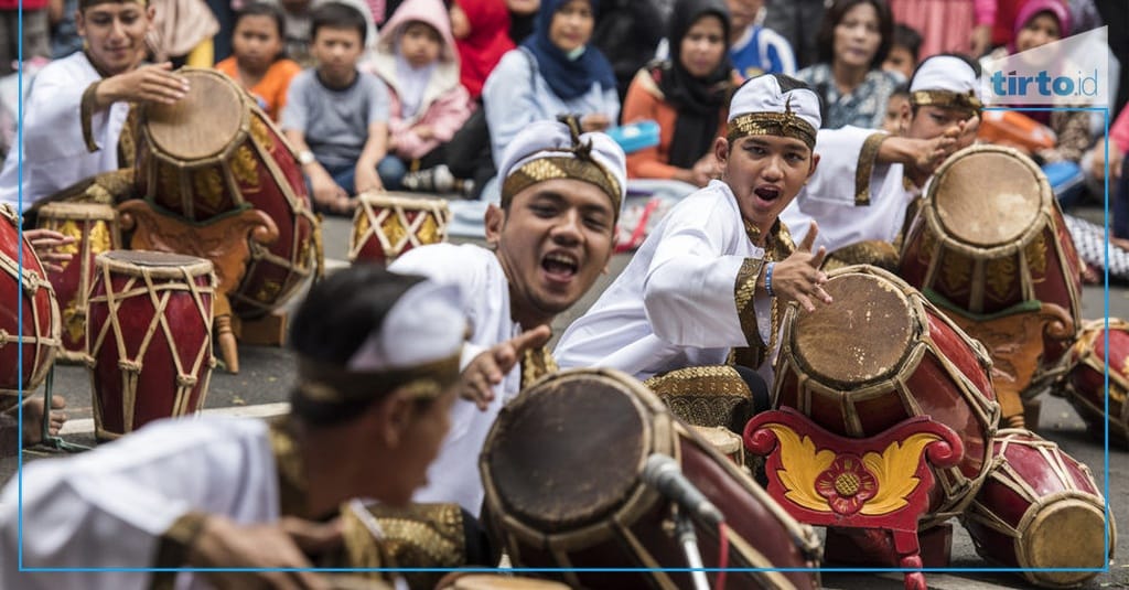 Contoh Alat Musik Ritmis: Asal Negara dan Cara Memainkannya
