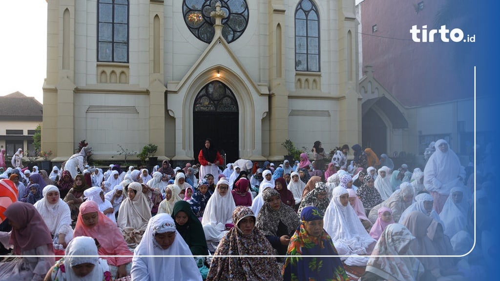 Teks Bacaan Bilal Idul Fitri Arab-Latin Beserta Tata Caranya