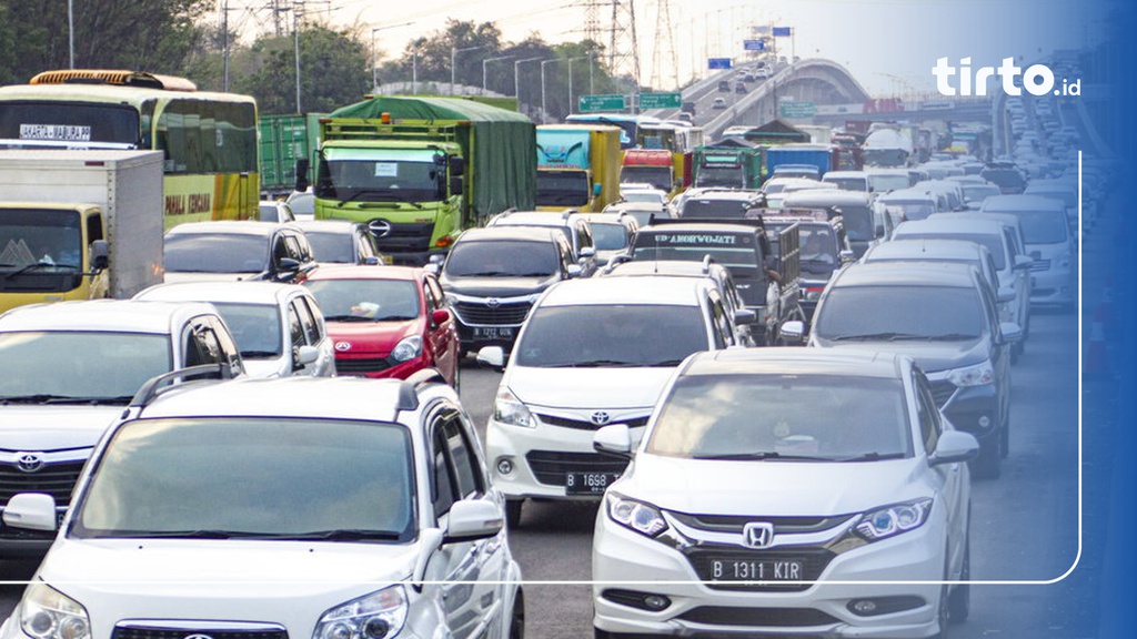 Jasa Marga Tol Japek Padat Di Pagi Sore Jelang Natal Tahun Baru