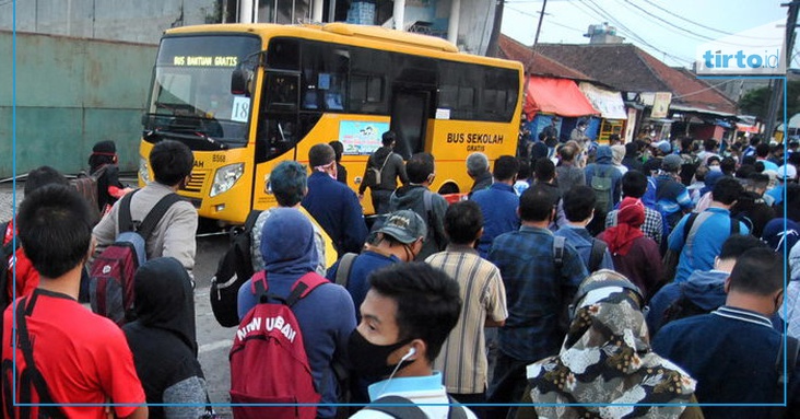 Bus Bantuan Urai Kepadatan Penumpang Krl Di Stasiun Bogor