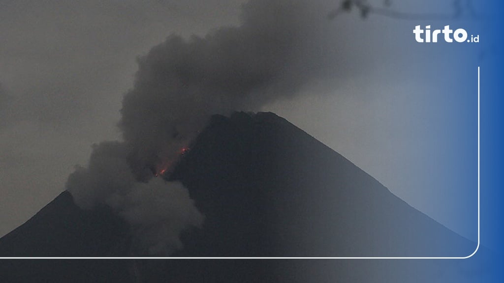 Gunung Merapi Luncurkan Awan Panas Guguran Sejauh Kilometer